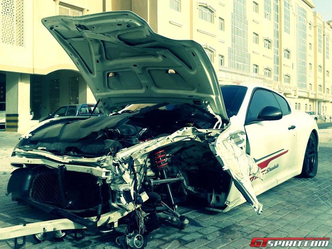 Maserati "nát bét đầu" sau tai nạn liên hoàn ảnh 4 Maserati "nát bét đầu" sau tai nạn liên hoàn ảnh 4